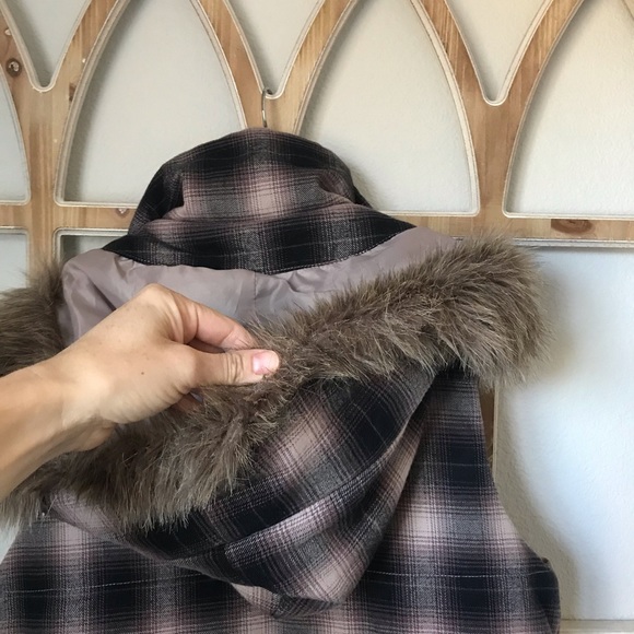 Plaid Flannel Vest - Picture 5 of 10